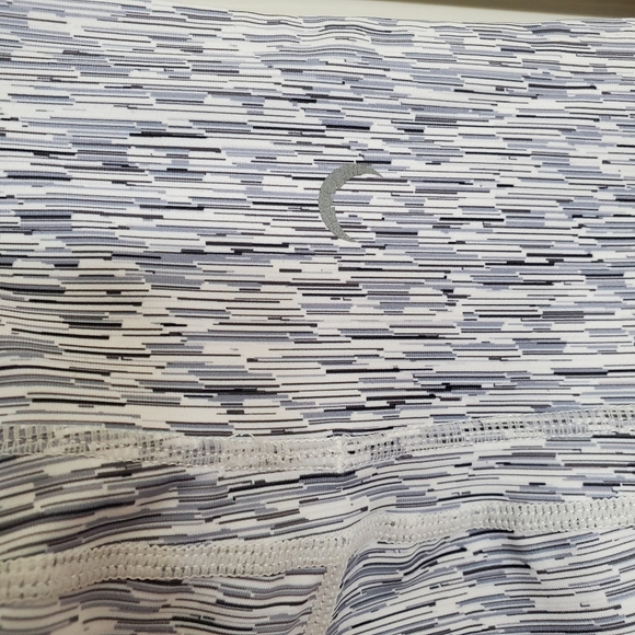 ZYIA Level 2 in 1 Light n Tight Hi-rise Capri - Picture 5 of 7